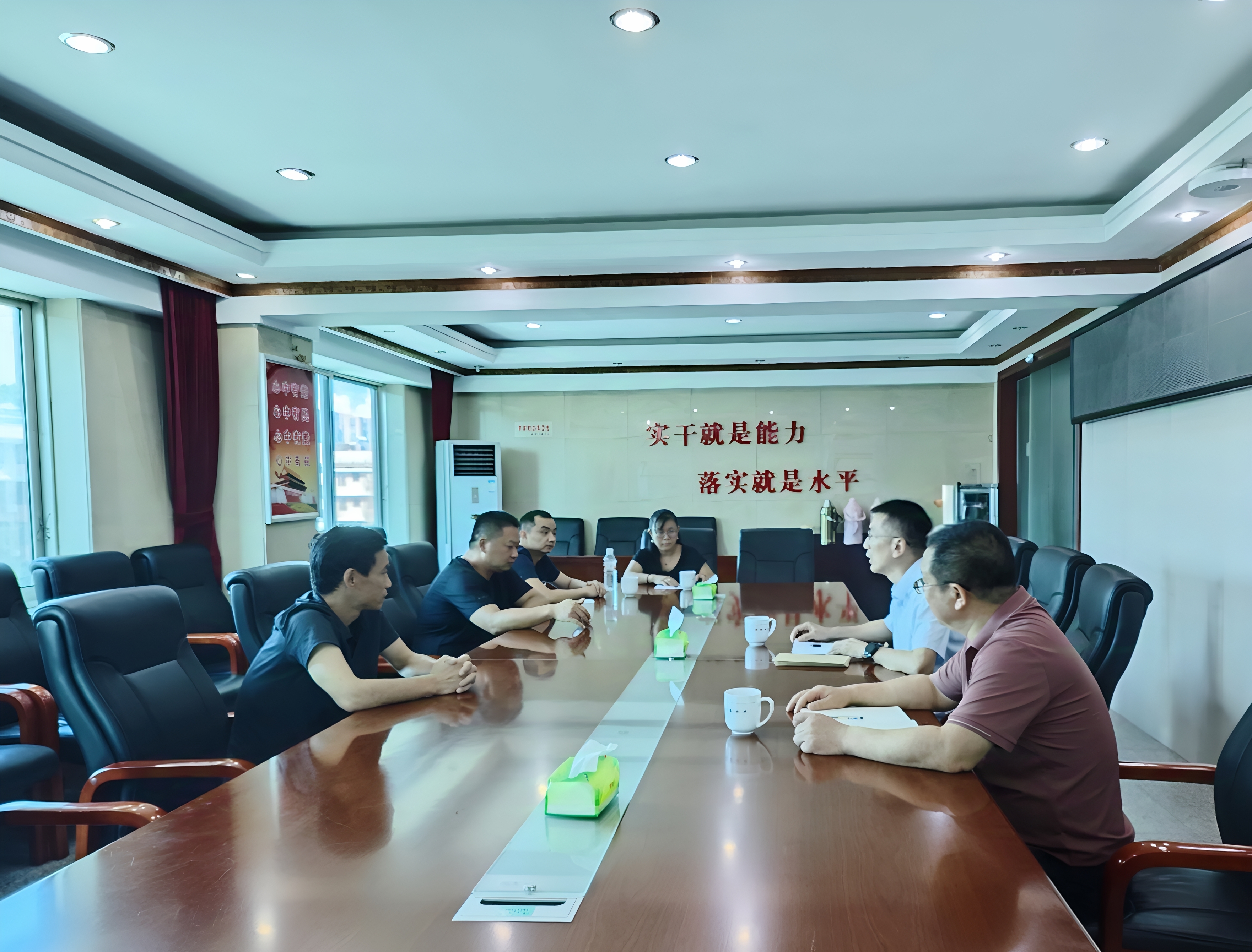 慰問(wèn)困難黨員.jpg